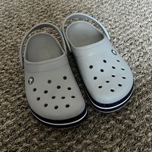Crocs grey